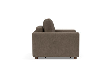 Neah stol med standard armlæn i 411 Esina Cedar Brown, set fra siden