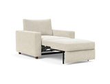 Neah stol med standard armlæn i 357 Taura Off White, med sædet trukket ud som lounger
