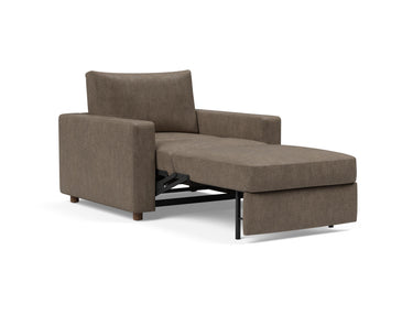 Neah stol med standard armlæn i 411 Esina Cedar Brown, med sædet trukket ud som lounger
