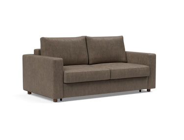 Neah 160 sovesofa med standard armlæn i 411 Esina Cedar Brown, set skråt forfra