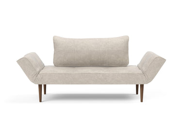 Zeal Styletto daybed i 280 Avella Sand, set forfra