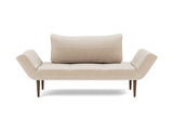 Zeal Styletto daybed i 410 Esina Almond, set forfra