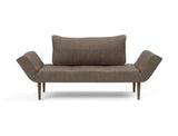 Zeal Styletto daybed i 411 Esina Cedar Brown, set forfra
