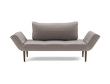 Zeal Styletto daybed i 418 Esina Truffle, set forfra