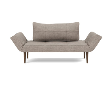 Zeal Styletto daybed i 472 Yuveno Warm Grey, set forfra