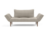 Zeal Styletto daybed i 579 Kenya Gravel, set forfra
