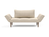 Zeal Styletto daybed i 586 Phobos Latte, set forfra