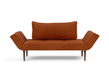 Zeal Styletto daybed i 595 Corduroy Burnt Orange, set forfra