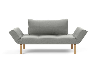 Zeal Bow daybed i 853 Mahoga Dove Grey, set forfra