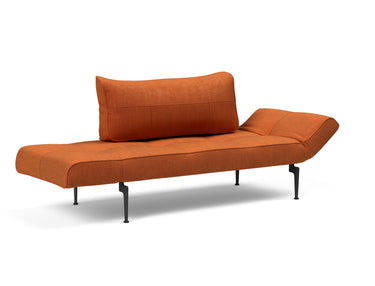 Zeal Laser daybed i 412 Esina Rust Orange, med den ene side sænket