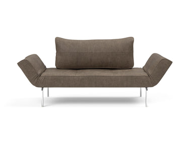 Zeal Straw daybed i 411 Esina Cedar Brown, set forfra
