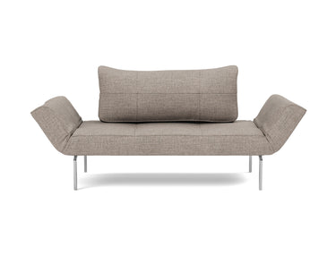 Zeal Straw daybed i 472 Yuveno Warm Grey, set forfra