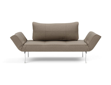 Zeal Straw daybed i 850 Mahoga Caramel, set forfra