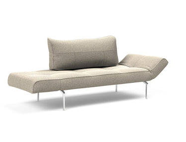 Zeal Straw daybed i 539 Bouclé Beige, med den ene side sænket