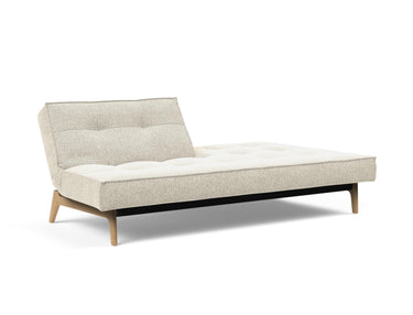 Splitback Eik sovesofa i 357 Taura Off White, med den ene ryghalvdel lagt ned