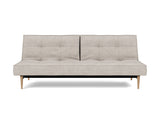 Splitback Styletto Light Wood sovesofa i 471 Yuveno Sand, set forfra