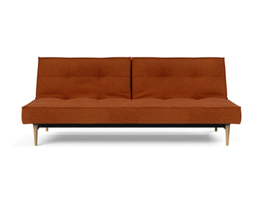 Splitback Styletto Light Wood sovesofa i 595 Corduroy Burnt Orange, set forfra