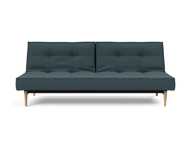 Splitback Styletto Light Wood sovesofa i 851 Mahoga Dark Blue, set forfra