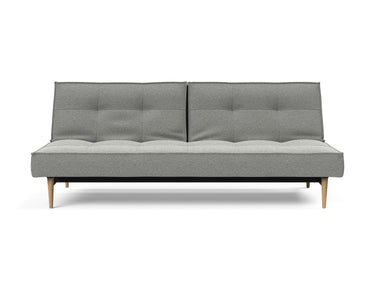 Splitback Styletto Light Wood sovesofa i 853 Mahoga Dove Grey, set forfra