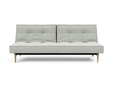 Splitback Styletto Light Wood sovesofa i 888 Mozart Slate Brown, set forfra