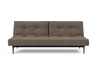 Splitback Styletto Dark Wood sovesofa i 411 Esina Cedar Brown, set forfra