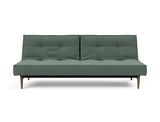 Splitback Styletto Dark Wood sovesofa i 518 Elegance Green, set forfra