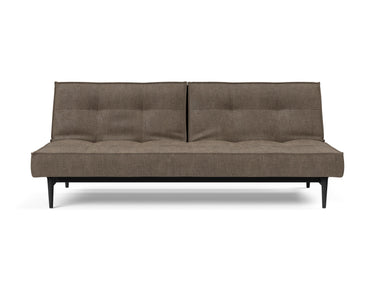 Splitback Styletto Black Wood sovesofa i 411 Esina Cedar Brown, set forfra