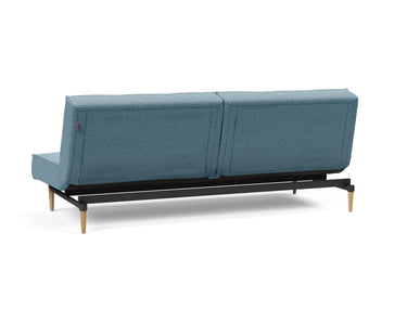 Splitback Styletto Light Wood sovesofa i 525 Mixed Dance Light Blue, set skråt bagfra