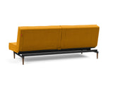 Splitback Styletto Dark Wood sovesofa i 507 Elegance Burned Curry, set skråt bagfra