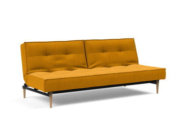 Splitback Styletto Light Wood sovesofa i 507 Elegance Burned Curry, set skråt forfra