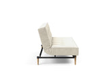Splitback Styletto Light Wood sovesofa i 357 Taura Off White, set fra siden