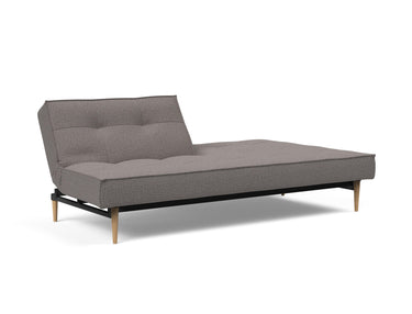 Splitback Styletto Light Wood sovesofa i 521 Mixed Dance Grey, med den ene ryghalvdel lagt ned