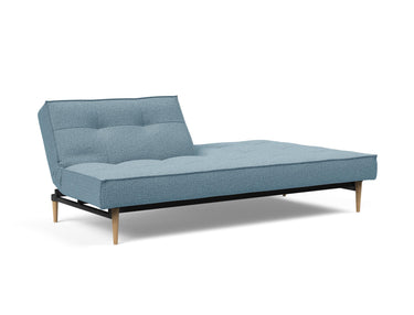 Splitback Styletto Light Wood sovesofa i 525 Mixed Dance Light Blue, med den ene ryghalvdel lagt ned