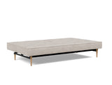 Splitback Styletto Light Wood sovesofa i 471 Yuveno Sand, slået ud til seng