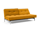 Splitback Chrome sovesofa i 507 Elegance Burned Curry, med den ene ryghalvdel lænet tilbage
