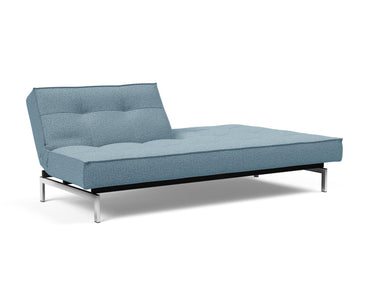 Splitback Chrome sovesofa i 525 Mixed Dance Light Blue, med den ene ryghalvdel lagt ned