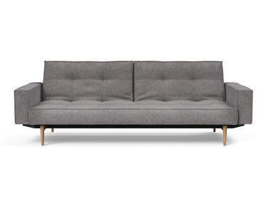 Splitback Styletto Light Wood sovesofa med armlæn i 282 Avella Warm Grey, set forfra