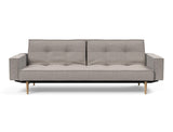 Splitback Styletto Light Wood sovesofa med armlæn i 321 Corocco Warm Grey, set forfra