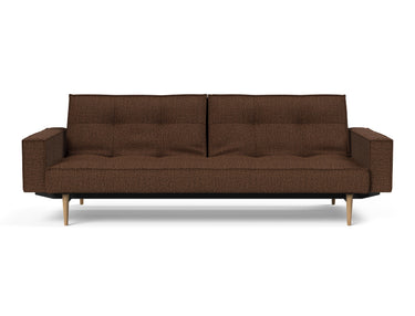 Splitback Styletto Light Wood sovesofa med armlæn i 359 Taura Cappuccino, set forfra