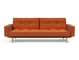 Splitback Styletto Light Wood sovesofa med armlæn i 412 Esina Rust, set forfra
