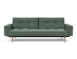 Splitback Styletto Light Wood sovesofa med armlæn i 518 Elegance Green, set forfra