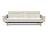 Splitback Styletto Light Wood sovesofa med armlæn i 531 Bouclé Off White, set forfra