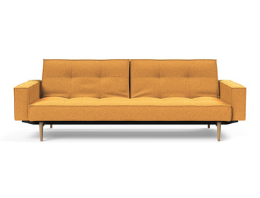 Splitback Styletto Light Wood sovesofa med armlæn i 536 Bouclé Ochre, set forfra