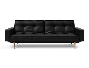 Splitback Styletto Light Wood sovesofa med armlæn i 550 Faunal Black, set forfra