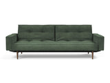 Splitback Styletto Dark Wood sovesofa med armlæn i 281 Avella Pine Green, set forfra