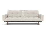 Splitback Styletto Dark Wood sovesofa med armlæn i 470 Yuveno Natural, set forfra