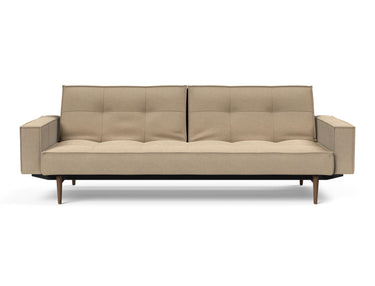 Splitback Styletto Dark Wood sovesofa med armlæn i 587 Phobos Mocha, set forfra