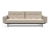 Splitback Styletto Dark Wood sovesofa med armlæn i 612 Blida Sand Grey, set forfra