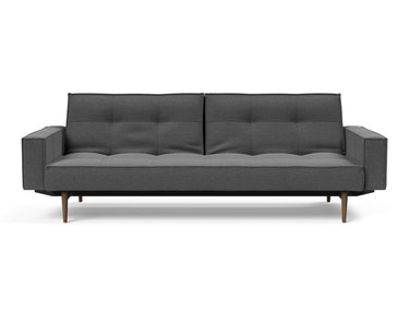 Splitback Styletto Dark Wood sovesofa med armlæn i 852 Mahoga Seal Grey, set forfra