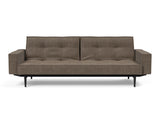 Splitback Styletto Black Wood sovesofa med armlæn i 411 Esina Cedar Brown, set forfra